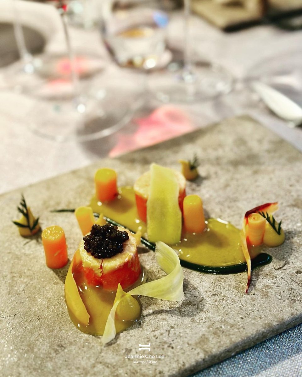 JeannieChoLee's tweet photo. As usual, a fabulous meal at Le Bénaton with a lovely selection of Burgundy wines!
#chambollemusigny #premiercru #closdevougeot #grandcru #pulignymontrachet #bourgogne #burgundy #wine #winetime #winetasting #winelover #masterofwine #winelife #wineoclock #wineoftheday https://t.co/Zz3J7eMAy9