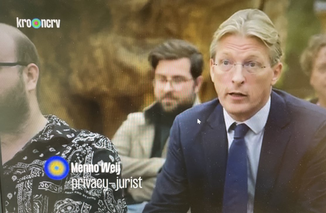 MennoWeij's tweet photo. DEBUUTNIEUWS! 

Bij #derijdenderechter op @KroNcrv (uitzending 13/6 “fiets um erin) beantwoord ik vragen van mr. Reid over #privacy bij gebruik #slimme #camera door huishoudens. Met dank aan @OttoVolgenant voor de connect! https://t.co/6f1E4UVom1