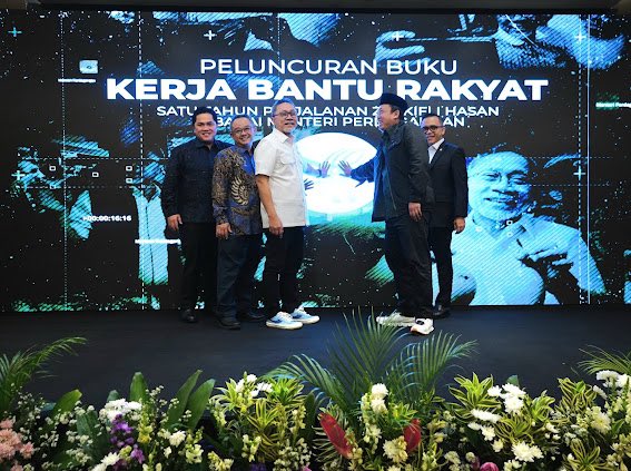 Terima kasih untuk semua yang telah ikut berjuangan dan bekerja keras bersama-sama. Satu tahun telah sama-sama kita lalui. Berbagai capaian pun telah diraih, namun bukan berarti kerja kita akan berhenti. Ke depan, masih banyak tantangan yang harus dihadapi.