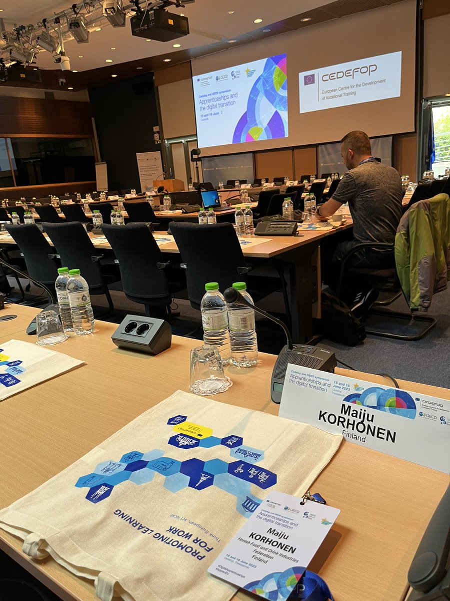Finland ready and set for the next 2 days in @Cedefop! Excited to finally be here after covid years. Cedefop & OECD symposium on apprenticeships and the digital transition is about to start. #ApprenEU #DigitalApprenticeships