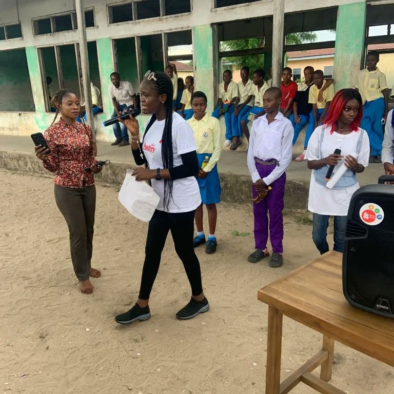 diaryofaudrey's tweet photo. quite an interactive session and the message was well understood.

Let's keep spreading the Sickle Cell News

#Sicklecell 
#abudu
#audreysicklecellfoundation 
#june19 
#awarenesscampaign https://t.co/dRHI0gNCEv