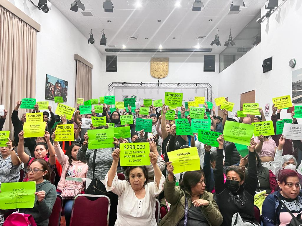 todaslasvocesac's tweet photo. Derivado de la reunión de hoy, @martibatres dió su palabra a #SoyOtraVíctimaMásDeLaLinea12 para resolver la petición de resarcir los daños ocasionados por la misma obra a las 7:00a.m. Pasadas más de 14 horas no se presentó y no hay respuesta ni acuerdo a lo solicitado. https://t.co/MPg2asGDNJ