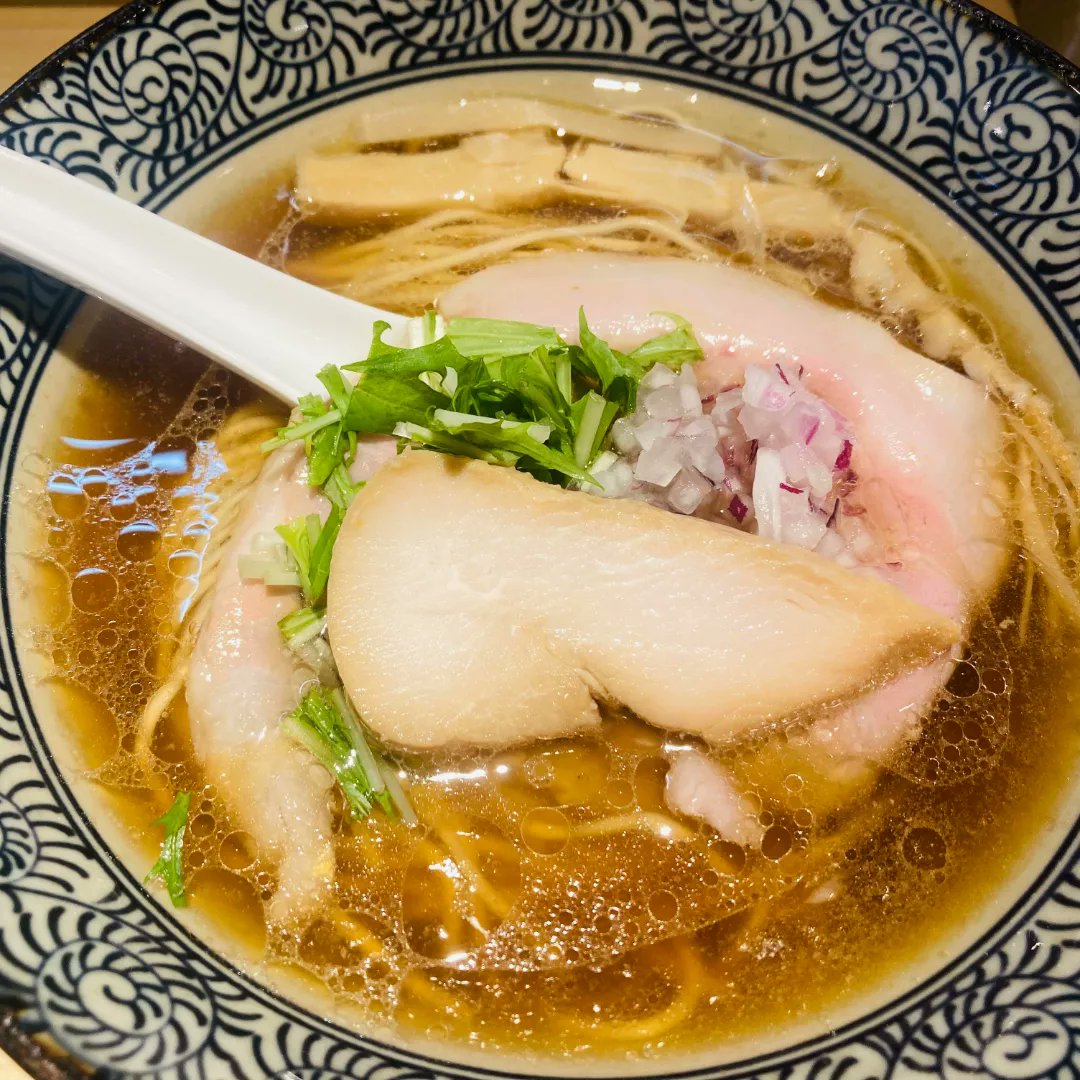 AMOREA_OFFICE's tweet photo. 5月にオープンした「中華そば漣」に行ってきました！

見た目から綺麗ですが、味もとっても美味しかったです😋💓

金目鯛や牡蠣などの海鮮がのったラーメンが食べられます👀💡

オフィスAMOREAですが、本日も21時まで営業しております！
ちょっとしたPC作業やお勉強にお立ち寄りください✨ https://t.co/0enCG4nOrj