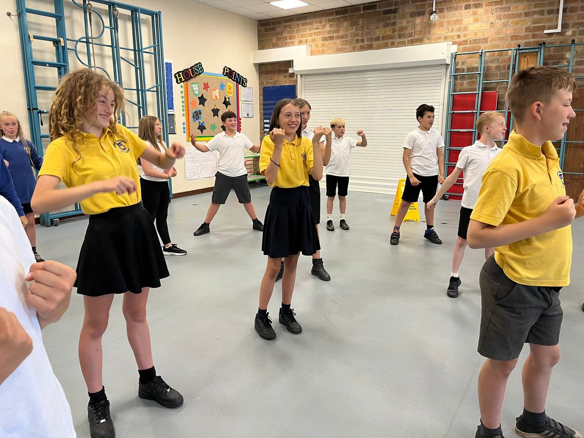 @HuttonCran Year 6 enjoyed a #createandsing session by the @RoyalOperaHouse yesterday! 🎶