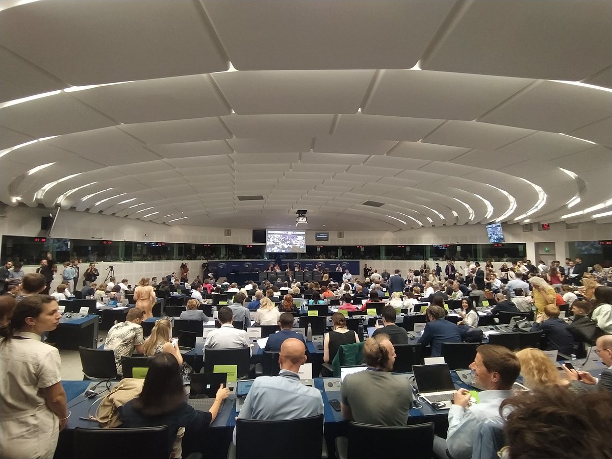 Happening now: vote at the ENVI Committee on the Nature Restoration Law. 

Will our decision-makers be on the right side of history and listen to 700,000+ citizens, 3300+ scientists,90+ businesses and 200+ NGOs that tell them that we need to #restorenatre now? 

The tension is