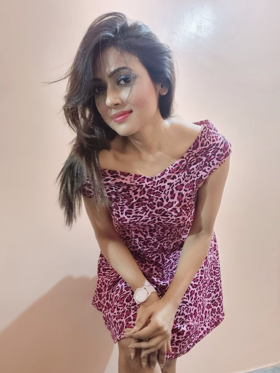 Reshmi_Bagchi's tweet image. This heat and humidity is leaving us wid no other choice.. but to dream of a easy breezy vacation!!!!
Hope the dream comes true 🤭 #DayDreamer #vacation #workmode #summer