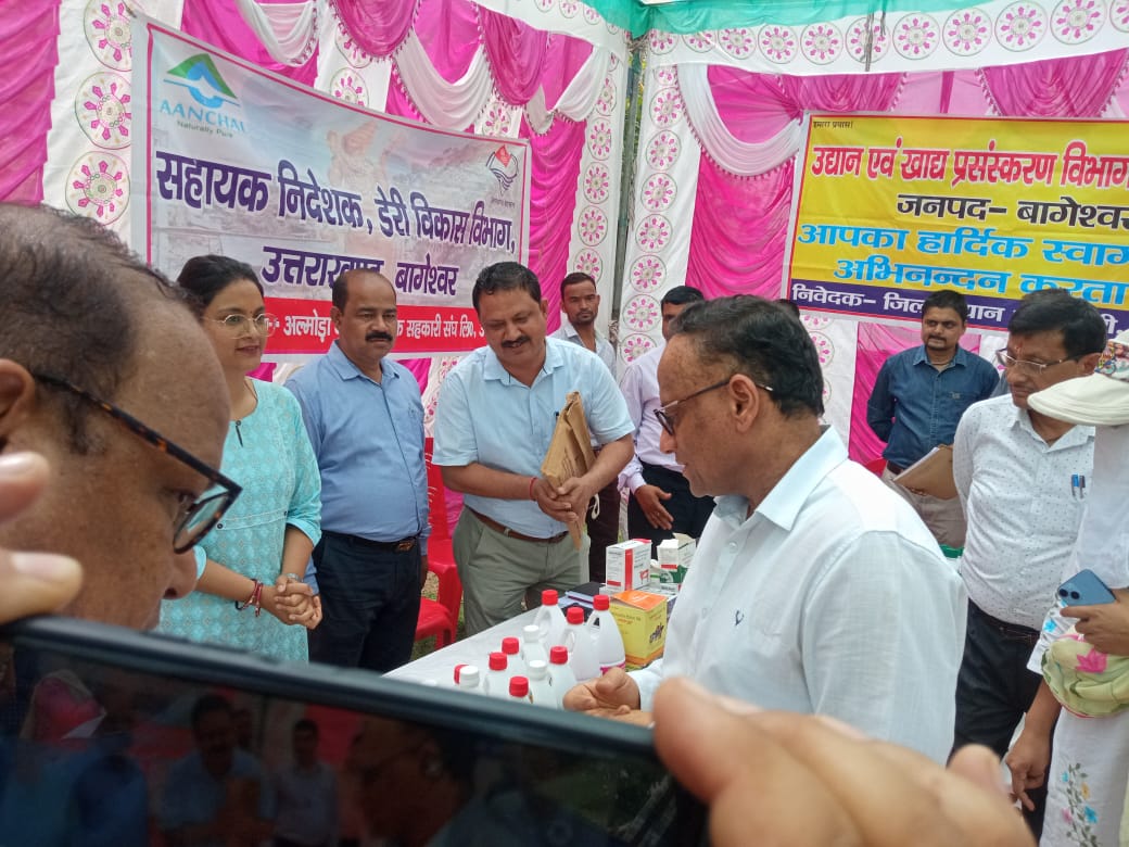 AdBageshwar's tweet photo. आज दिनांक 15-06-2023 उत्तराखंड शासन से आये बागेश्वर जनपद के  भ्रमण एवं विभागीय योजनाओं के निरीक्षण  तथा विभागीय स्टाल का निरीक्षण सचिव महोदय वित्त एवं निर्वाचन द्वारा किया गया @DirectorDairy @basava_ias https://t.co/NSTl0VlqPF