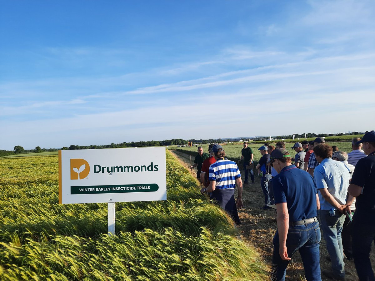 Super walk at <a href="/DrummondsAgri/">Drummonds</a> last night in Termonfeckin. Great to see regional research happening and a great crowd. <a href="/farmersjournal/">Irish Farmers Journal</a> <a href="/FJTillage/">FJ Tillage</a>
