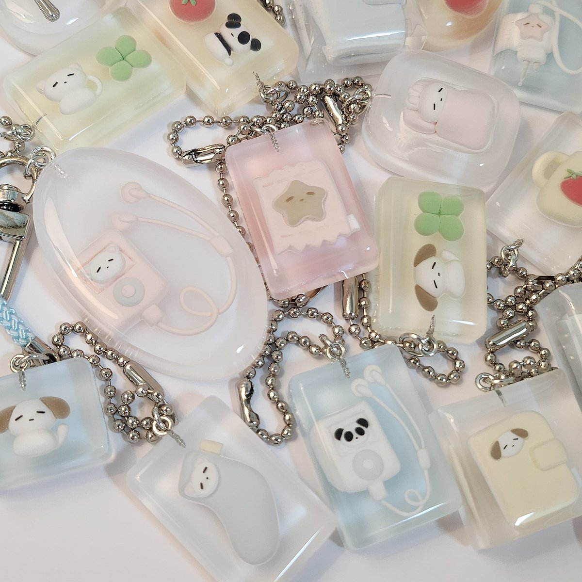 chuplay_offi's tweet photo. ˗ˋ꒰  🍮  #RT + #Follow  ꒱ˊ˗

˗ˋ ꒰  프롬모리  ꒱  x  ꒰  츄플레이  ꒱ 신규 입점 ˊ˗

𓏸  추첨 1분께 추후 발매될 프롬모리와
　츄플레이의 콜라보 스티커를 보내드려요!

𓏸  23/06/15 20:00 입고 예정 #츄플입고

 ₍🍒₎ · ° 🔗 https://t.co/QHJqXewWM9 https://t.co/wdBBapVFWW