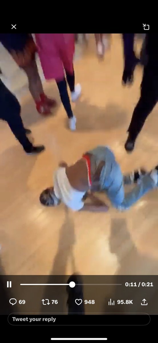 yklilkay's tweet image. this how i be having folks onnat lil shadowboxing game on roblox😂😂😂