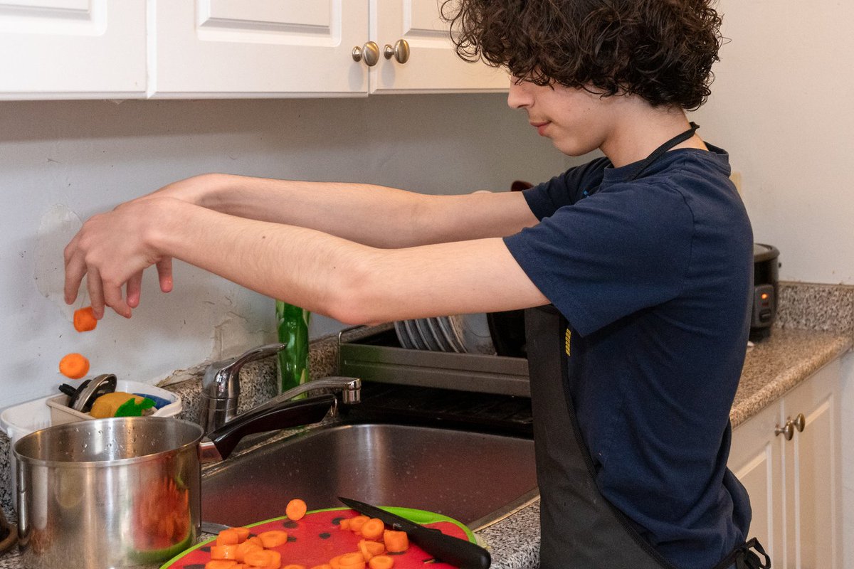 Dolcetriz's tweet photo. Teenchefs (12-18 años) Verano 2023.

Hay edades en las que cocinar empieza a ser imprescindible. Porque se van a estudiar fuera o porque van ganando independencia o por mera diversión.

https://t.co/UMitxW0zuI https://t.co/y7lmhCGsj4