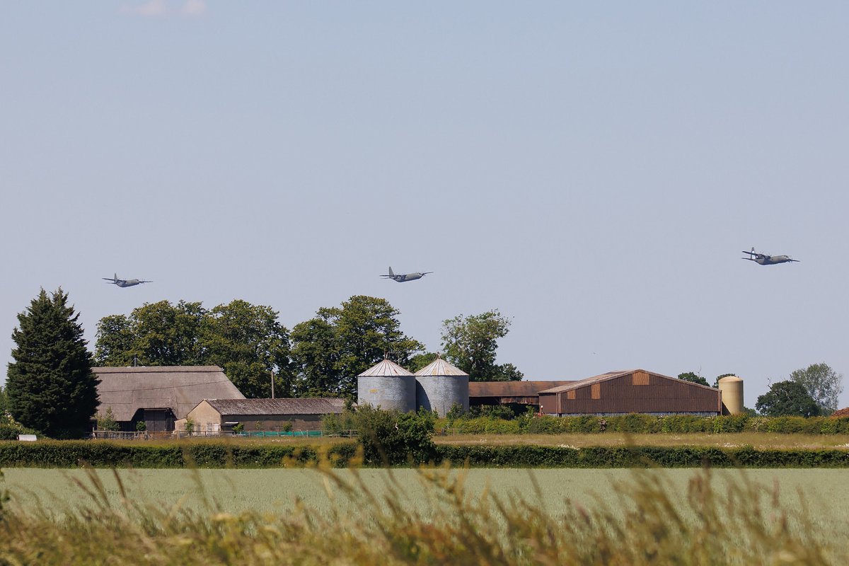 RAF retirement formation over Suffolk yesterday. ⁦<a href="/RoyalAirForce/">Royal Air Force</a>⁩ #c-130 #retirement ⁦<a href="/LockheedMartin/">Lockheed Martin</a>⁩