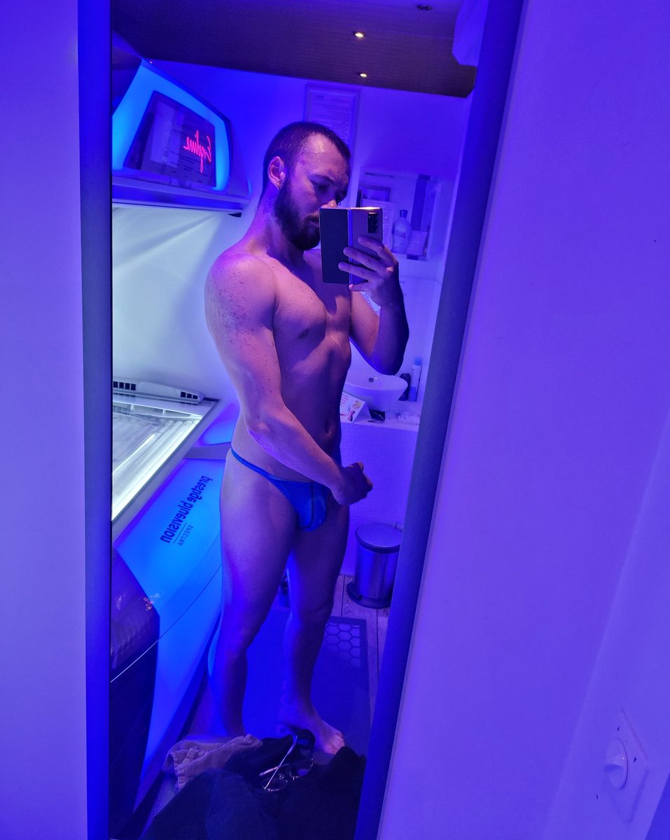 GrowinMatt's tweet photo. Tanning really adds 5 kg to your frame #musclegrowth #musclefreak #bodybuilding #gaymuscle https://t.co/XT9BGddeHC