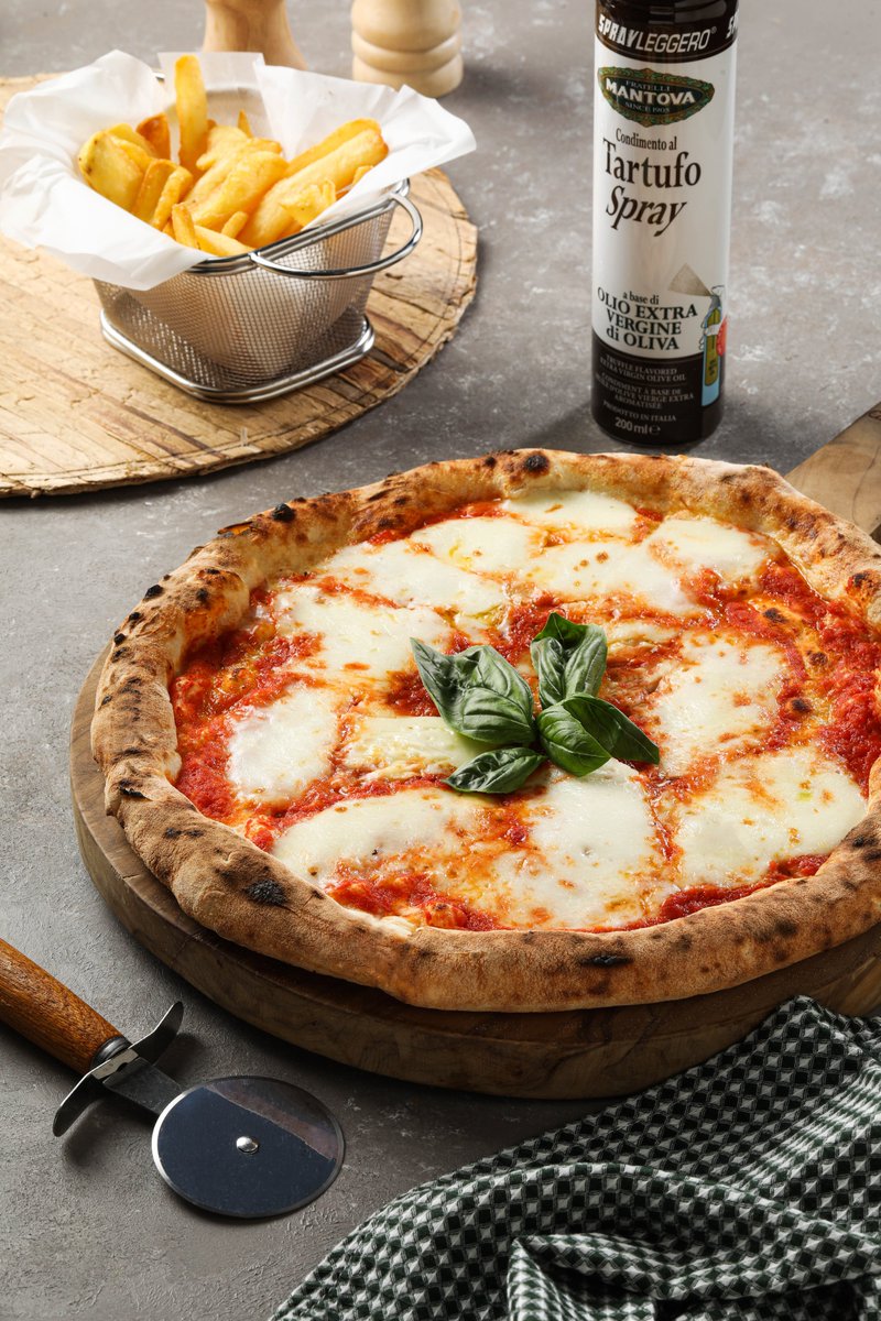 Yeni ürünümüz;

Mantova marka Siyah Trüf yağı, hafifçe püskürterek yiyeceklerinizin üzerine eşit bir şekilde dağılmasını sağlayarak trüf aromasının o eşsiz lezzetini hissedebilirsiniz. 

#ekolfood #siyahtrüf #blacktruffle #pizza #oil #food #patateskızartması #tasty #delicious
