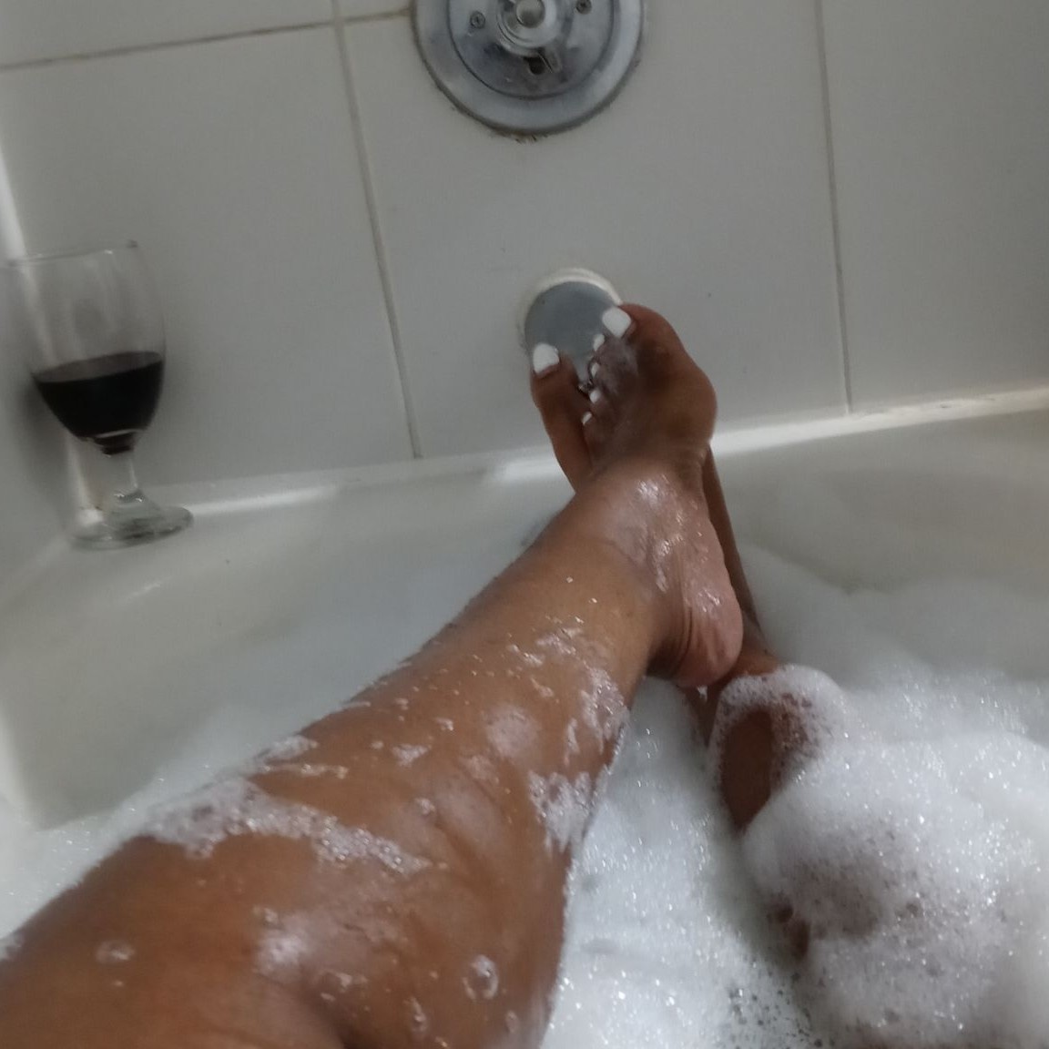 Feet4suga's tweet photo. #feetpicsforsales #feetpics #feet_lover #feetcontent #feetfethish #toe #bubblebath https://t.co/lEdTQBVqYd