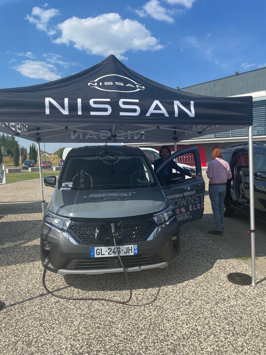 SalonAchatP's tweet photo. Le salon ouvre ses portes. Bienvenue 🤗 ! 

🏃🏽‍♀️Démarrez votre visite dès l’extérieur du salon, avec déjà une proposition de solutions 👉🏼 véhicules ou encore équipements sportifs 👀👍🏼 https://t.co/3v2dpyFrO5