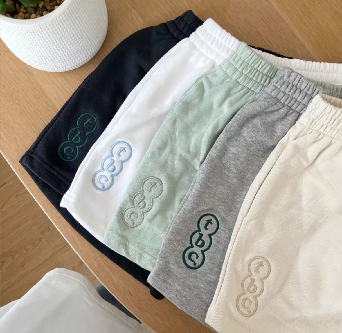 tamjaichunbkk's tweet photo. กางเกง sweatpants ขาสั้นของ https://t.co/Dq2i9fwPK5 ทรงน่ารักก ความยาวพอดีมากๆ https://t.co/WwTaNiZVEd