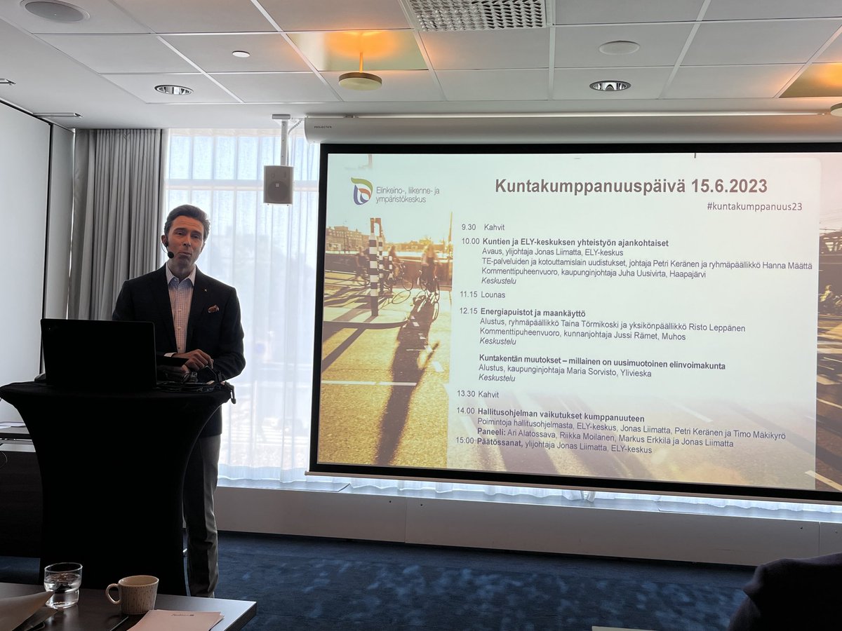 risto_sa's tweet photo. Tästä se lähtee liikkeelle sarjassaan toinen kuntakumppanuuspäivä Jussi-Pekka Rantasen johdolla ⁦@POPELYkeskus⁩ ⁦@JPRantanen⁩ #kuntakumppanuus https://t.co/HO0XisXme7
