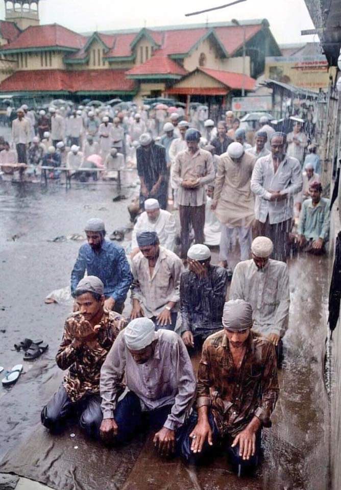 GonulErlerinden's tweet photo. Birgün hesaba çekileceği meselesini birinci meselesi yapmayan insan,
"Müslüman"  adını taşıyabilir ama
"Müslüman"  vasfı taşıyamaz...

İsmet Özel https://t.co/iFZcaup9Gz