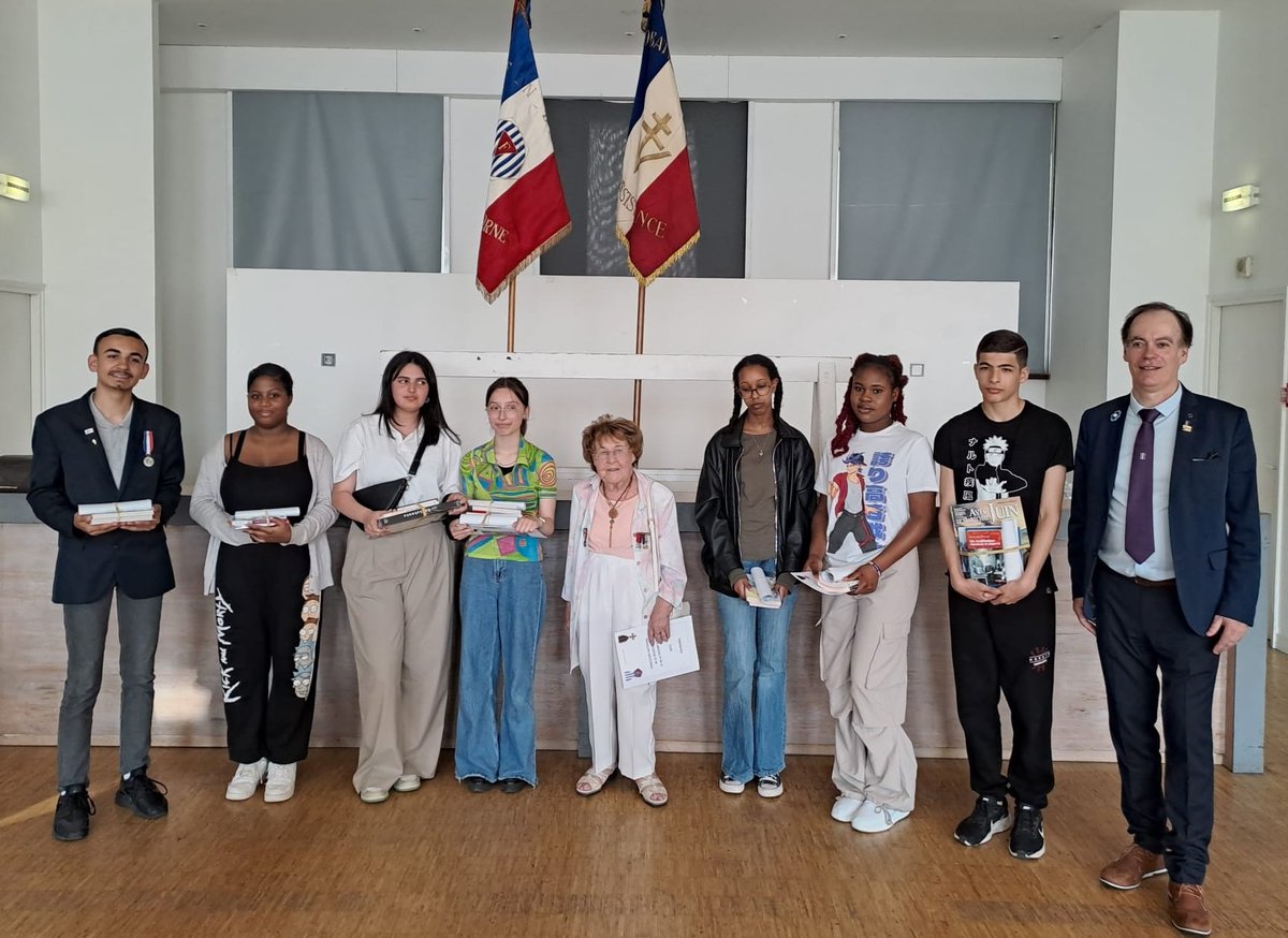 BAYARDChris's tweet photo. Remise des prix du Concours National de la Résistance et de la déportation à Alençon. Félicitations aux lauréats du @CollegelouiseM pour leur engagement tout au long de l'année @dsden61 @Prefet61 #Histoire #cnrd #citoyennete https://t.co/PWzIZqZZab