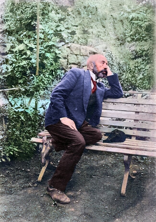 1931 - Mehmet Akif Ersoy, Kahire'de.