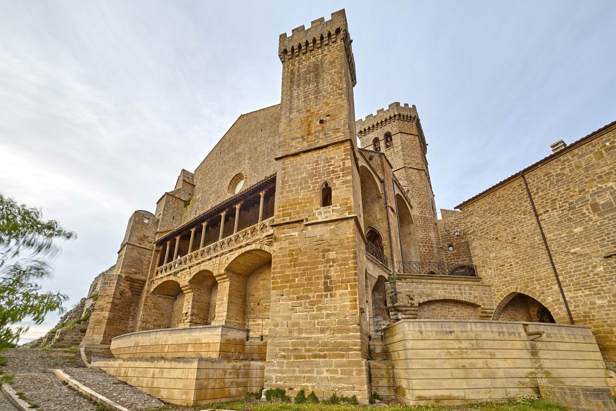 VisitNavarra's tweet photo. 📌 10 MEJOR LUGARES QUE VER EN NAVARRA.

1. Palacio Real de Olite.
2. Ujué (Iglesia de Santa María).
3. Bardenas Reales.
4. Nacedero del Urederra.
5. Ochagavía.
6. Pamplona.
7. Castillo de Javier.
8. Foz de Arbayún.
9. Monasterio de Leyre.
10. Puente La Reina. https://t.co/jrbCdgmQE5