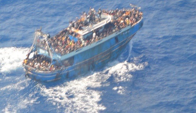 Le vostre frontiere,i vostri accordi osceni con le milizie, i milioni di euro spesi per  muri, concertine e la polizia di frontiera.  Il vostro miserabile disinteresse nel salvare vite umane dimostrano chiaramente la vostra intenzione:  far morire la gente.  #SAR
#SAR