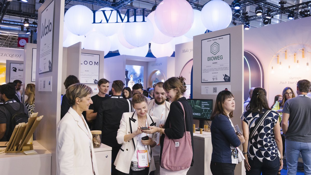 LVMH's tweet photo. And we’re back! Day 2 at #VivaTech is the time for our startups, both alumnis and finalists of the #LVMHInnovationAward!
Discover their innovative solutions on #LVMH's DreamBox, where dreams become reality.
#TechPartInOurFuture https://t.co/YTY8WhCM6D