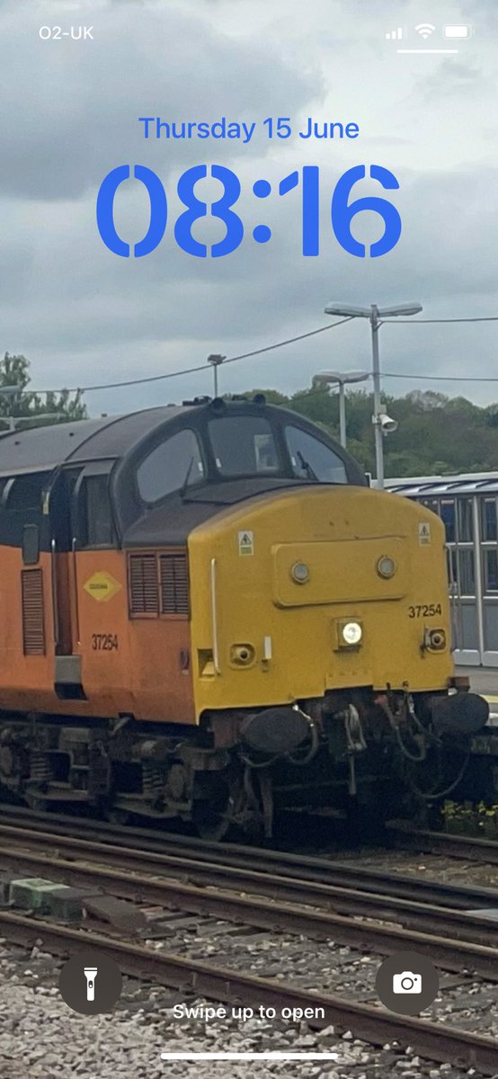 Quote tweet this with your wallpaper of your phone.

One is of class 37 254 at @KentCRP1 Maidstone east, I would of thought @WyverLane and @Gerbil1978 

@andyp1308 @OldmanKev71 @johntyjones