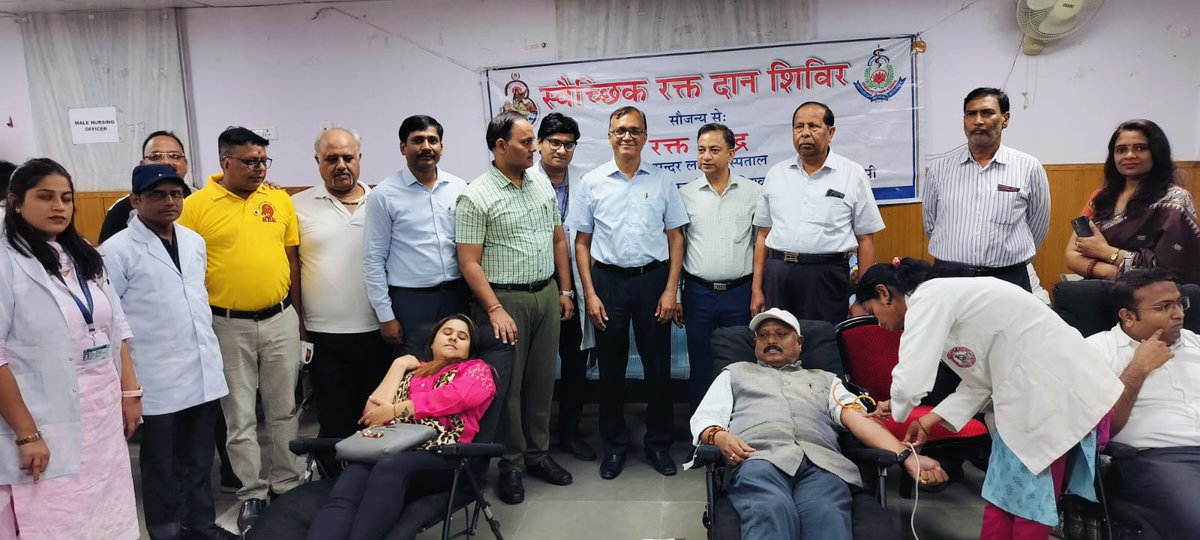 #BloodDonation camp on the occasion on #BloodDonorDay on 14th June, 2023, at Sir Sunderlal Hospital, #BanarasHinduUniversity. About 50 units of blood was donated during the camp. 
@VCofficeBHU 
@bhupro @directorimsbhu