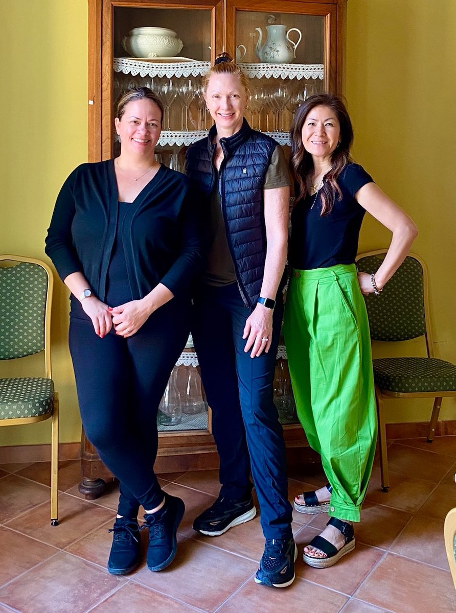 A huge pleasure to share this lovely photo of very talented @CircleofWine Committee Member and Hon.Sec @megmaker and members @MarisaFinetti and @SOMMspirations at Villa dei Priori in Monsampolo del Tronto, during a press trip visiting wineries in Central Italy.