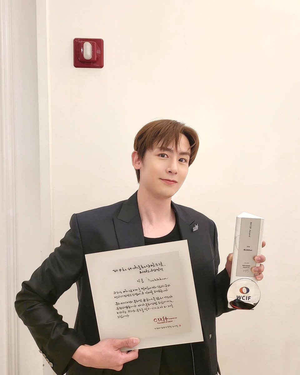 2pmalways's tweet image. [2PM IG]
Director Nichkhun-nim, congratulations on winning the 4th World Culture and Industry Forum (WCIF) 🐨🎉

#WeAreAlso #VeryGrateful #ThanksTo #HallyuNim 🤝🐨❤️
#PerfectMCing👍 #PerfectAppearance🐨 #PerfectWit✨
instagram.com/p/CteVajBSTHv