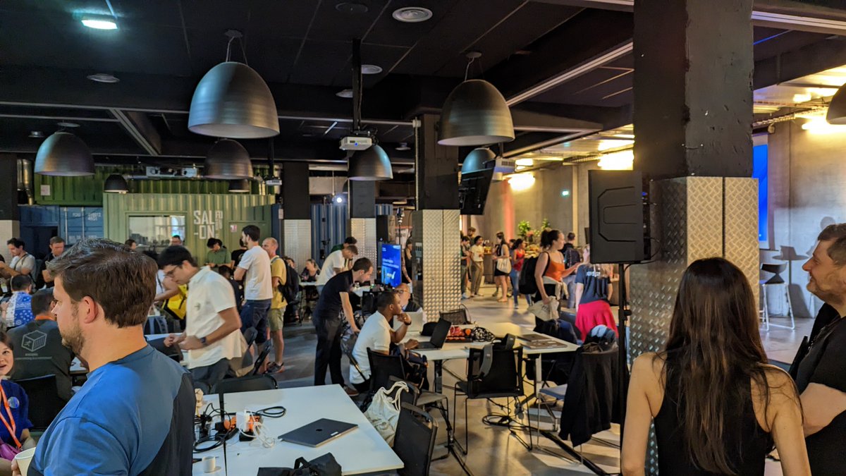 Aujourd'hui, c'est le grand jour ✨

Le hackathon d'IA générative de <a href="/Adevinta/">Adevinta</a> commence chez <a href="/leboncoin/">leboncoin</a> ✌️

Plus de 130 participants de plusieurs pays du groupe sont là pour deux jours de travail (et pas que) intensif !

 #AdevintaHackathon