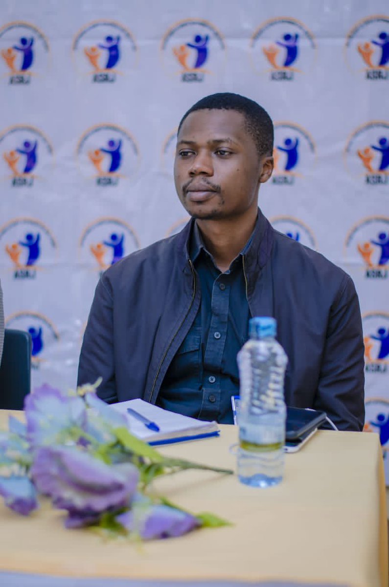 MbolokoGracien's tweet photo. Bukavu : Au cours de cette session, la deuxième personnalité du #PNMLS #Sud_Kivu a présenté l’approche du PNMLS pour l’éradication du SIDA à l’horizon 2030 et rôle que doivent jouer les jeunes dans cette stratégie https://t.co/EnYdl6cDjn