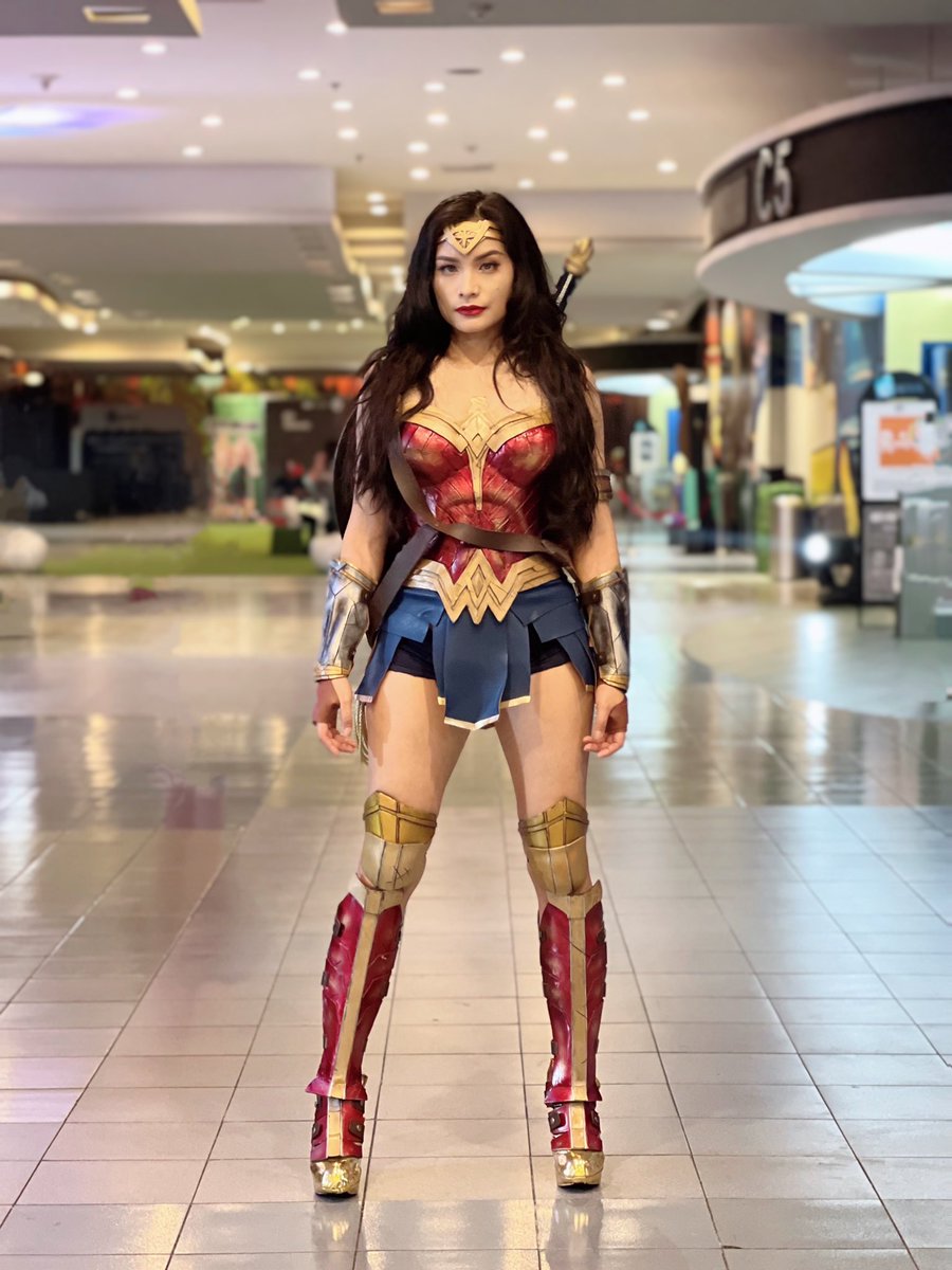 ross_diong's tweet photo. Have ya’ll seen #TheFlash #TheFlashMovie 

Went as #WonderWoman to the fan screening! 😋 #cosplay #cosplayer #cosplayers #cosplayergirl #wonderwomancosplay https://t.co/WKUsOdC2lk