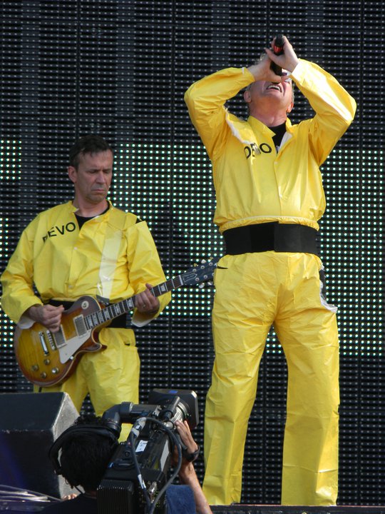 #RockinFaves  #LateNightTwitter #chrisplaylist 

 ONLY on #chrislatenight  

#Eclectic and #Diverse #music from #playlists! #concert
 
A Two-Fer from Devo!

Performed- 08/04/1996

Devo- Smart Patrol/Mr DNA (#Live at Lollapalooza 1996)

youtu.be/8uK-50VmYYQ