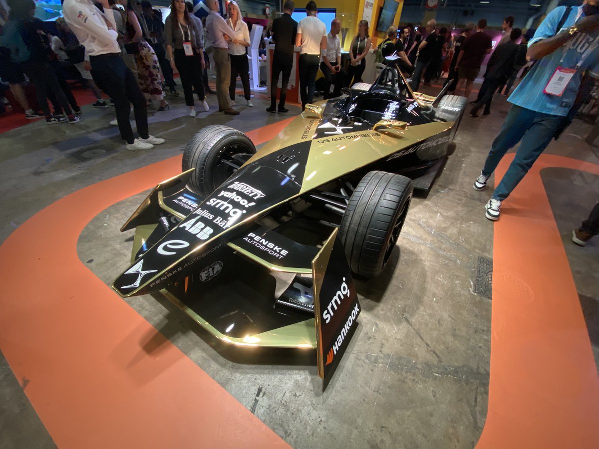 thisismariepro's tweet photo. 🤩#VivaTech #ESDxVivatech https://t.co/o2yVHcCuaP