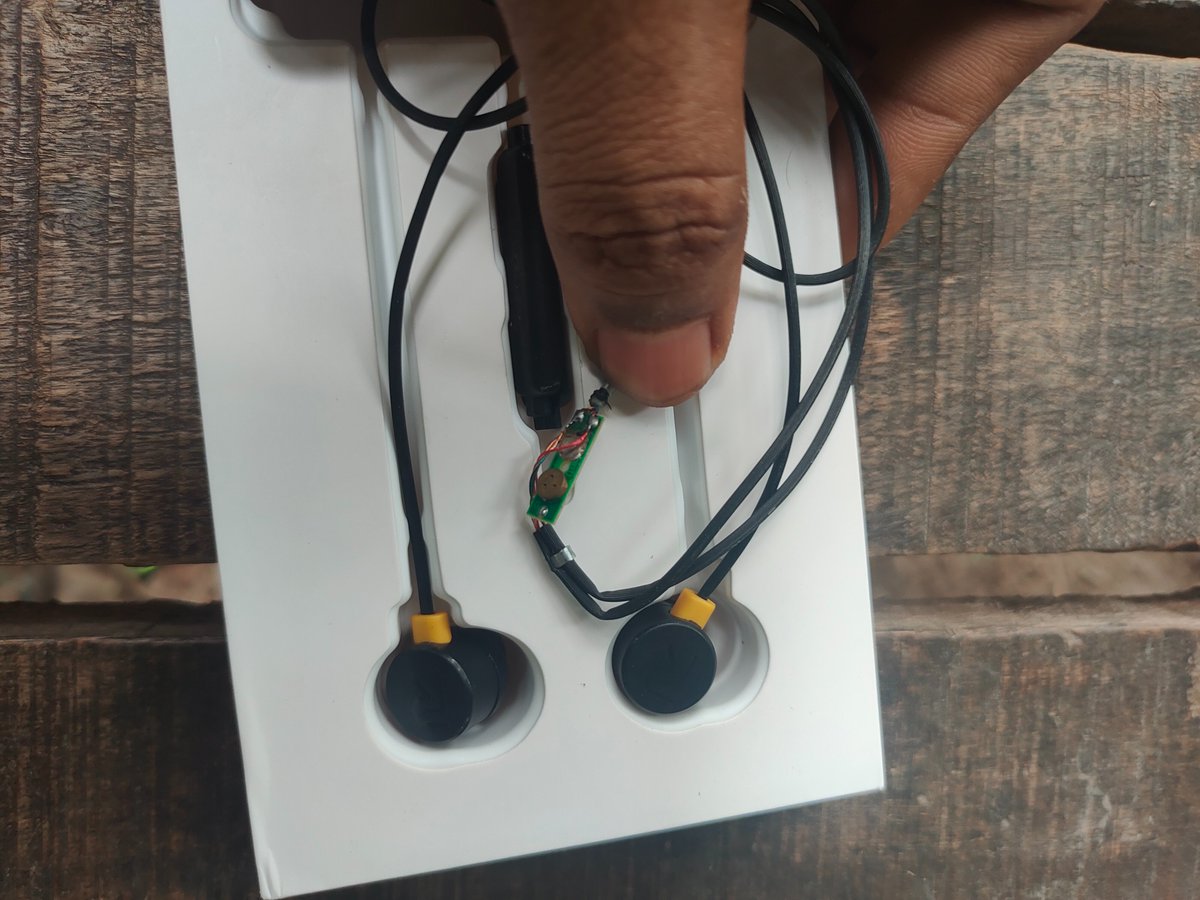 T_BappyRoy's tweet photo. @SnapmintEmi #scam #Cheater

i ordered realme buds 2 headphones when I unbox it, it was fake and damaged i call customer care also mail but they unable to reply i also unable to return Reg mobile number 8537898939 iambappyroy@gmail.com Order date 10th jun Delivery date 15th jun https://t.co/fStay1hzsi