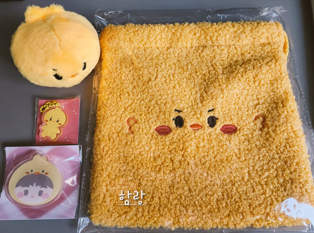 넘넘 예쁜 굿즈 도착💕
<a href="/inourtime103/">𝒊𝒏 𝒐𝒖𝒓 𝒕𝒊𝒎𝒆</a> 실물이 더 귀엽네요
감사합니다🥰