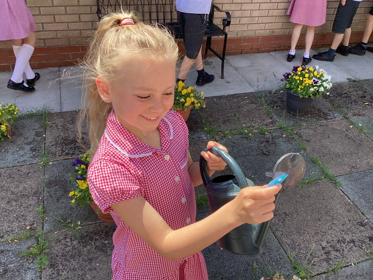 wooltonprimary's tweet photo. 4B have been finding out about angles in mathematics and have been using an angle eater to see if objects are right angles or not #WPSMaths 👍 https://t.co/R2akgRjQ4y