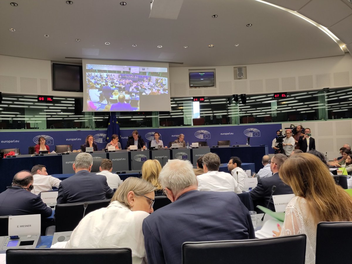 Breaking! Heute keine endgültige 
Abstimmung zum #NatureRestorationLaw !
Ablehnung wurde niedergestimmt! ❤️
Aber: keine Mehrheit für die meisten Kompromissanträge von S+D, Grünen, Linken, progressiven Liberalen, insg. sehr uneinheitliche Mehrheiten.
Endabstimmung erst am 27.6.!