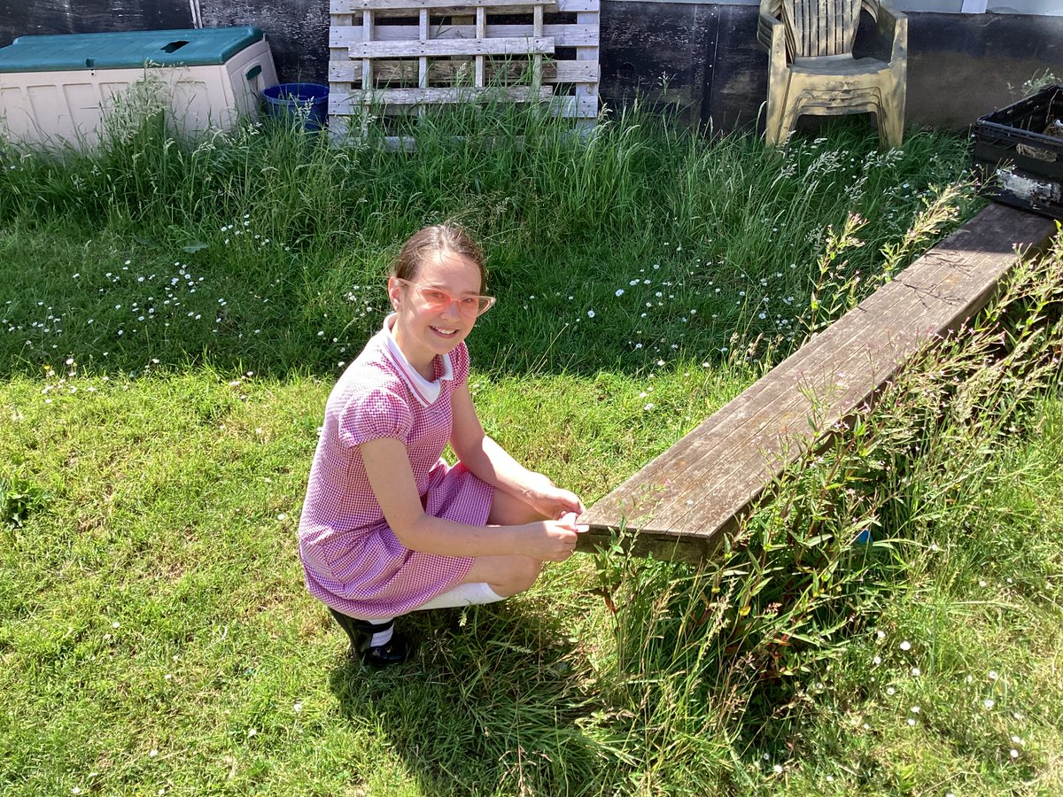 wooltonprimary's tweet photo. 4B have been finding out about angles in mathematics and have been using an angle eater to see if objects are right angles or not #WPSMaths 👍 https://t.co/R2akgRjQ4y