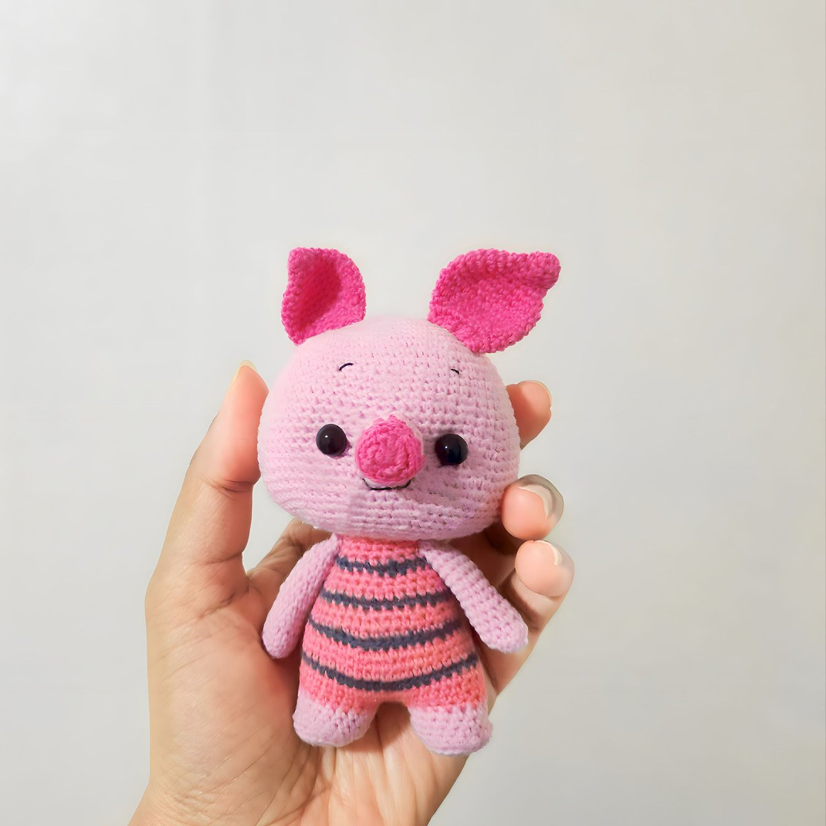 Mini piglet 🐷 ❤️ 
Special made for a friend
#piglets #winniethepooh #crochetpattern #crochet #knittingtwitter #KnittingPattern #knittingtopia #TikTokviral