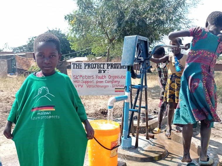 Über das Projekt „Malawi Future Prospects“ unterstützt die #VPV u.a. den Bau von Brunnen, das Aufforsten, die Ausbildung und Bezahlung von Sustainability Coaches und die Verbesserung der Bildungssituation. vpv.de/Die-VPV/Presse… #KlausHermann #Nachhaltigkeit #Malawi