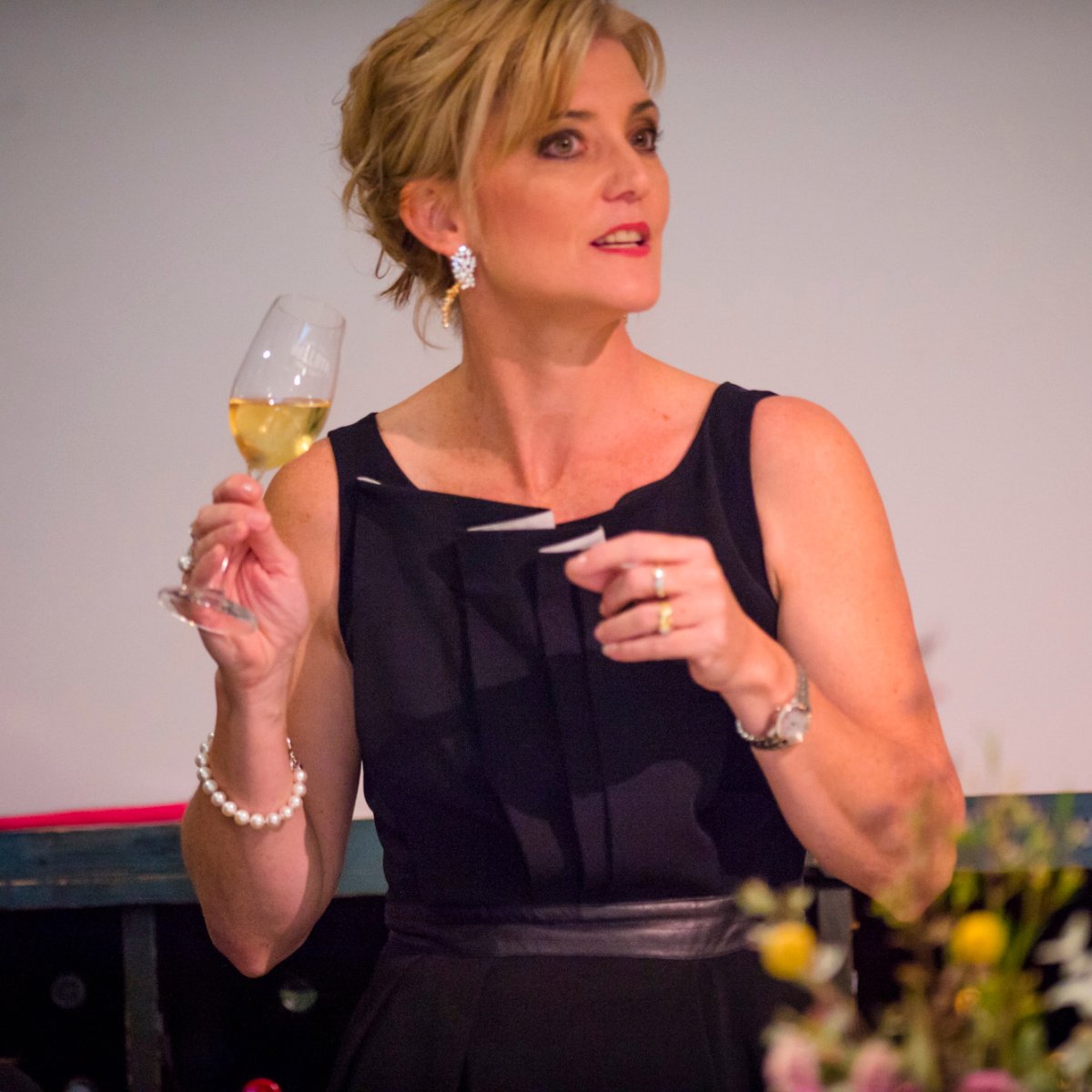 Do you hear the bubbles 🎶 sing? 

Would you like me to show you how?

I have a few openings for Corporate Champagne Masterclasses available over the next few weeks 🥂

For more information, send me a DM.