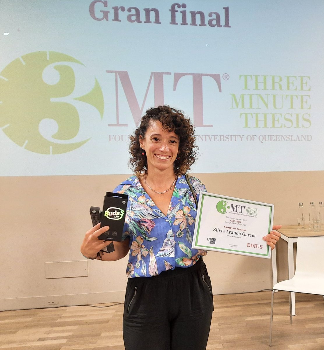 silviaaranda46's tweet photo. 2 medallas de oro en concursos de divulgación científica✌:

  🥇#3MT fundado por University of Queensland
  🥇#HiloTesis de @UniversidadeUSC y finalista nacional

Me quedo con:
1️⃣ Intercambio de experiencia y temáticas entre doctorandos
2️⃣ Apoyo de @afurozzo, Paula y @Roberto_lo https://t.co/KzRD1dnTKS
