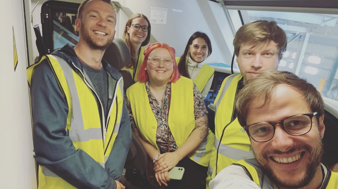 thomashermine's tweet photo. Each month, we leave our (remote) offices and go on the field with the team @BelgianMobCo ✨

This time, we discovered the backstage of @NMBS @SNCB and more specifically this huuuuuge train field you can see when arriving at #BrusselsNorth

Huge thanks to the team at #ATSchaerbeek for the tour 😍