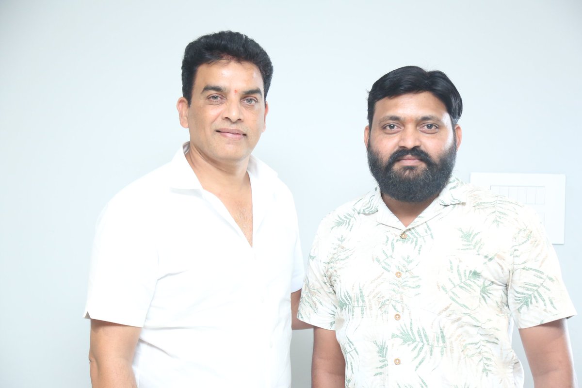 vamsikaka's tweet photo. Ace Producer #DilRaju Garu launched the gripping and action-packed trailer of #Karna
https://t.co/ddgUJsRgNK
#kaladhar #ajasjaan #ajaysannapu #anil #Asmasyed #prashanthbj #karnamovie
@MadhuraAudio
#KarnaTrailer
@PROSaiSatish
#KarnaReleasingOnJune23 https://t.co/S8eBQ1VG5m