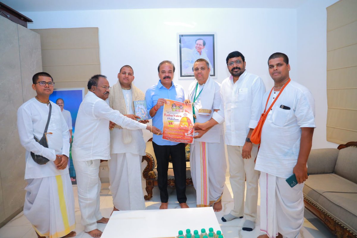 HG Sriramadasa prabhuji, Incharge ISKCON Miyapur and his team invited our Chevella Constituency Honorable MP Ranjith Reddy Garu for Rath Yatra Mahostav at ISKCON Miyapur.
 
#rathyatra #rathyatraprocession #ranjithreddy #JagannathRathYatra #iskcon #iskconmiyapur