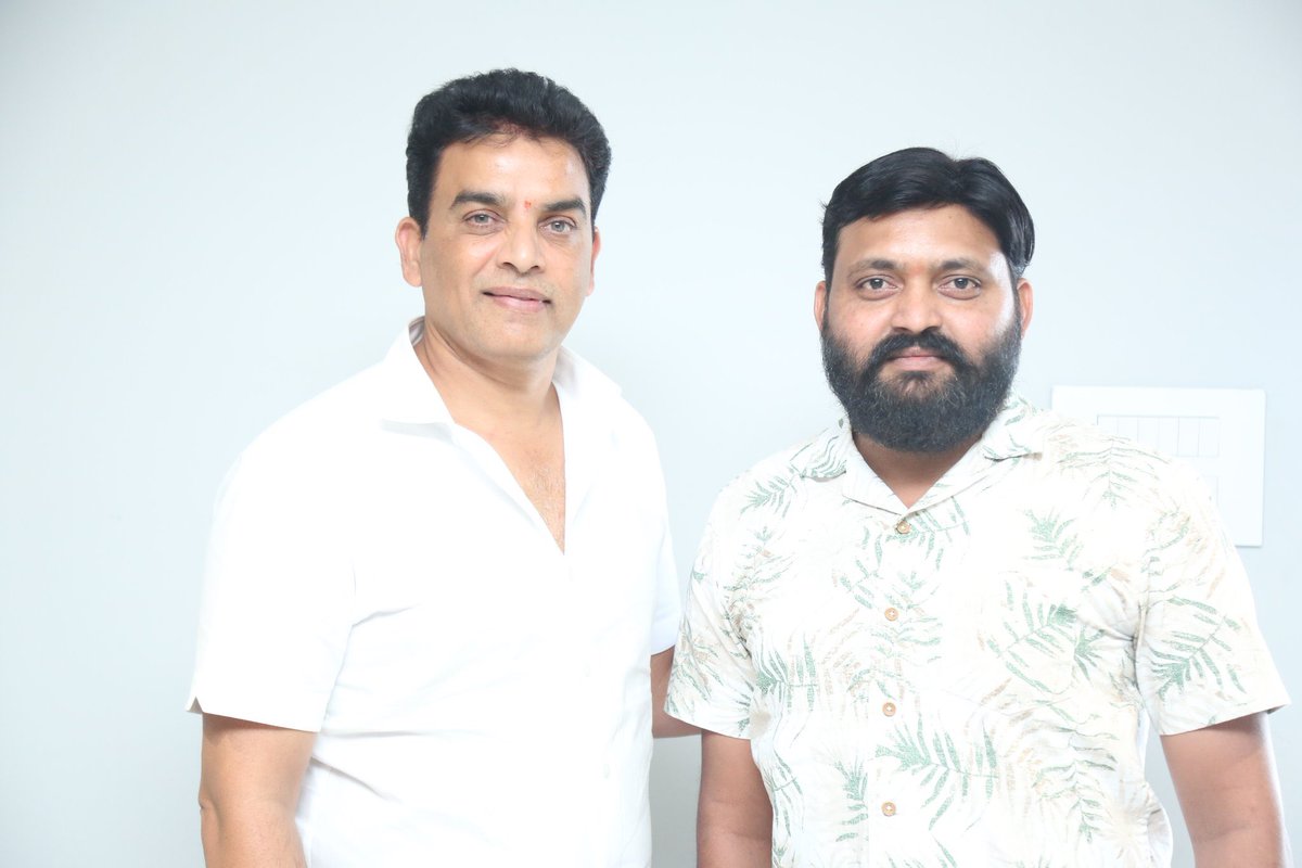 BoxOfficeTalkes's tweet photo. Ace Producer #DilRaju Garu  launched the gripping and action-packed trailer of #Karna

https://t.co/BbBWOaprdX

#kaladhar #ajasjaan #ajaysannapu #anil #Asmasyed #prashanthbj  #karnamovie
@MadhuraAudio
#KarnaTrailer
@PROSaiSatish
#KarnaReleasingOnJune23 https://t.co/Q2YOe43smh